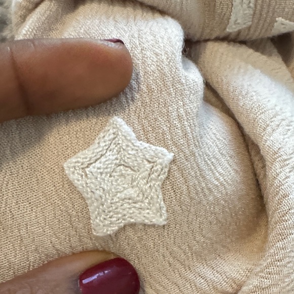 STORIA Beige Ruffled hem embroidered stars Romper size medium - Picture 6 of 10